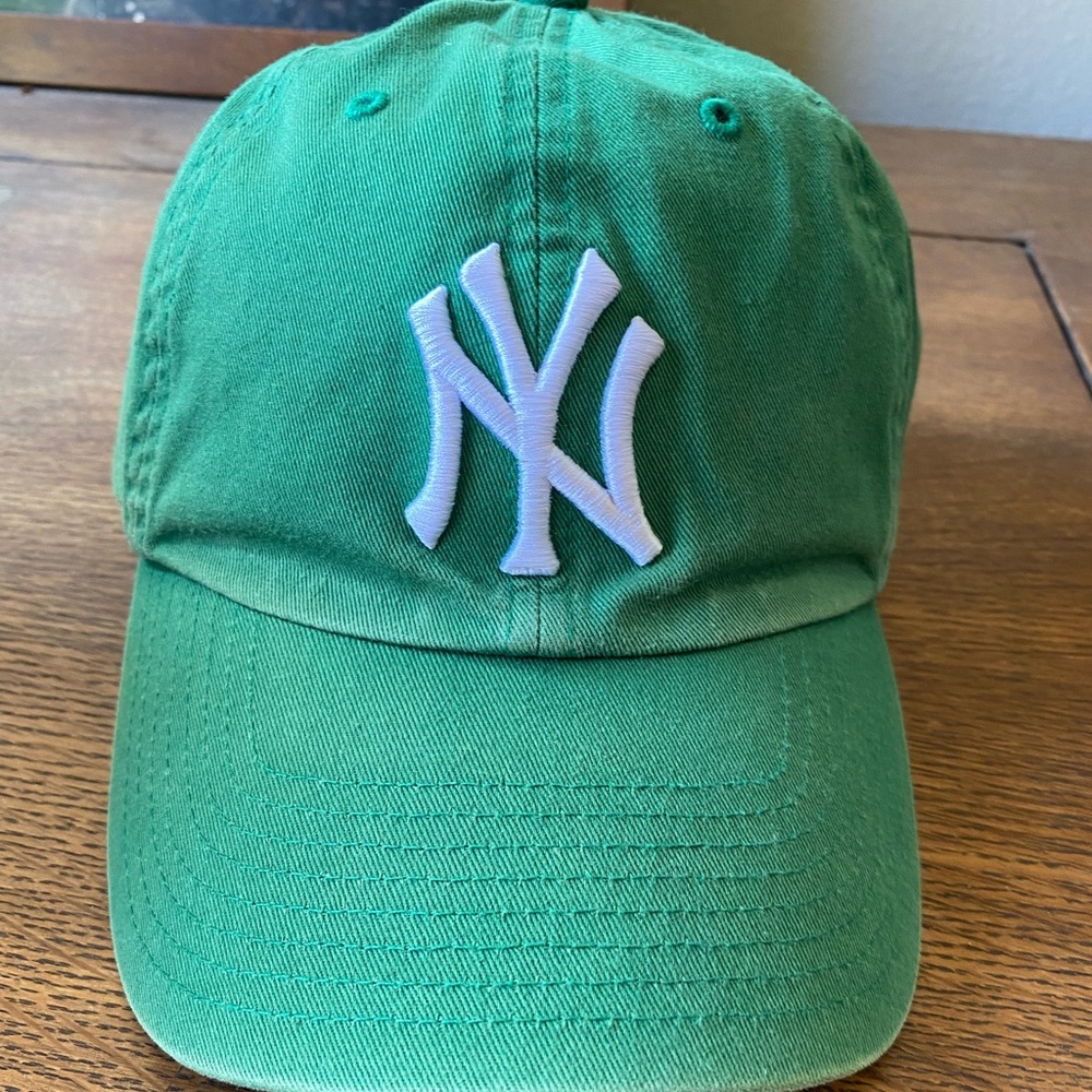 Mens XL fitted NY Yankees Hat with clover